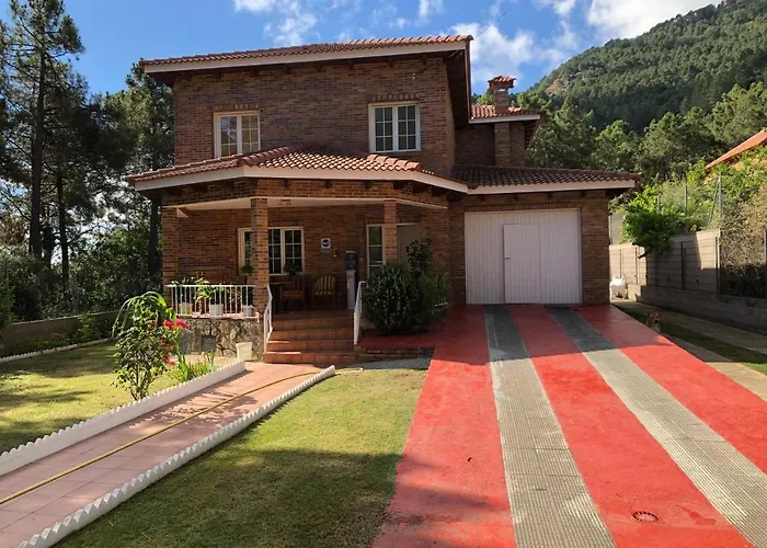 Chalet En El Corazon De La Sierra De Gredos, Pinar De La Atalaya-Tiemblo